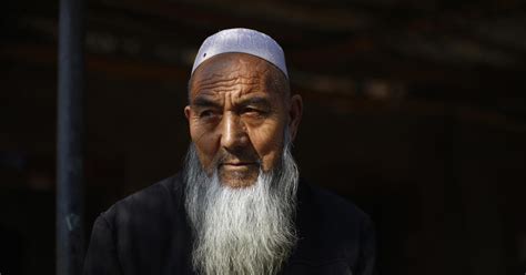 China puts Uighur Muslims, even children, in prison re.